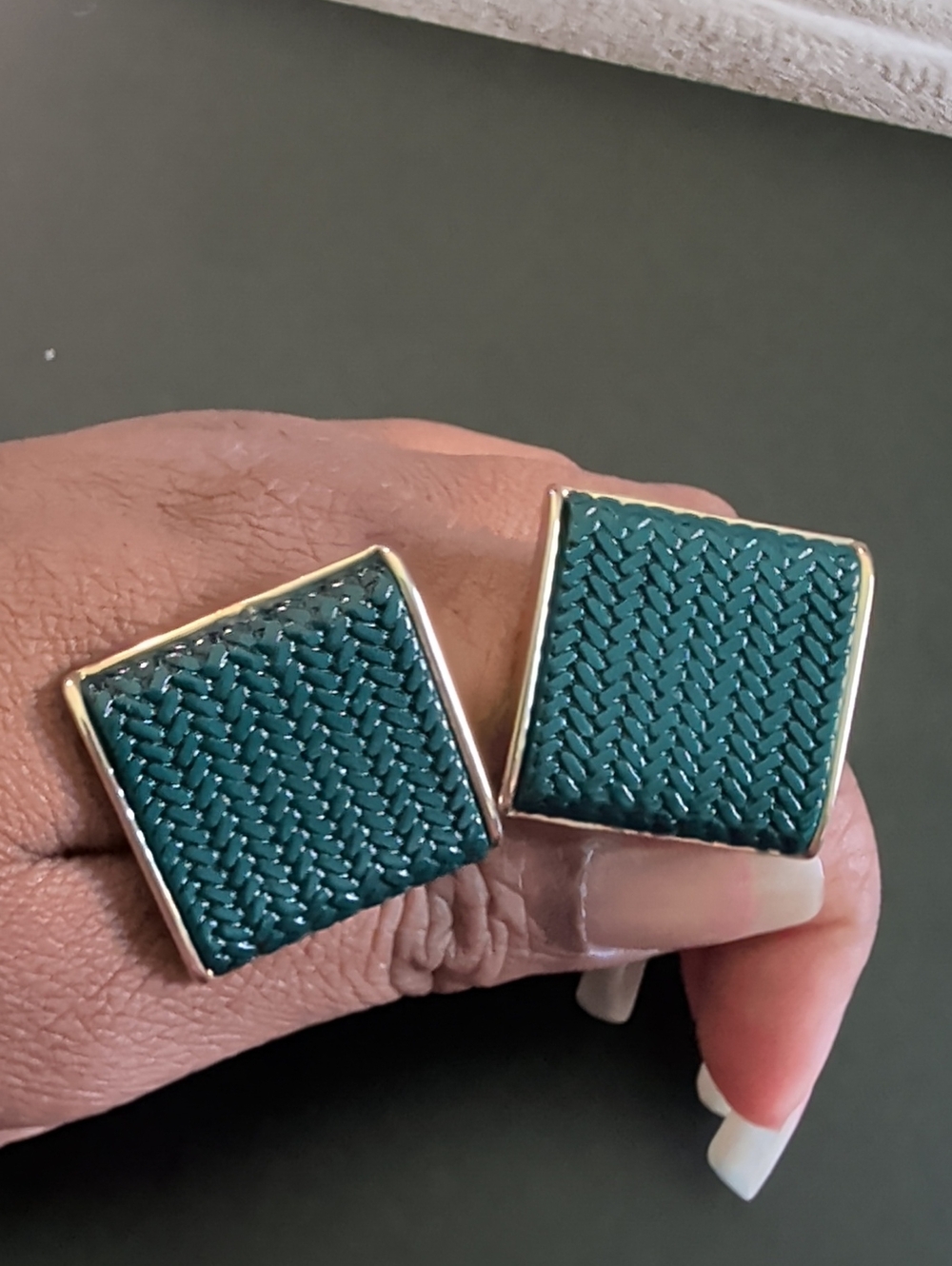 Weekender 1980's Vintage Emerald Clip On Earrings